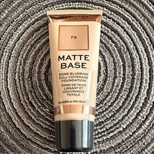 F8 - Revolution Matte Base Foundation (Pore Blurring, Full Coverage)